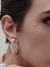 Brinco em Metal acetinado Dourado Com Detalhes em Prata Banho em Ouro 18k e Ródio Branco