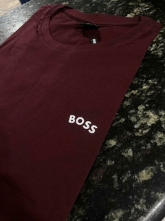 023 - Camisetas Peruanas Boss - Vinho - comprar online