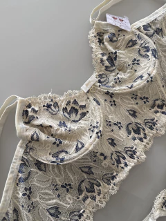 Corset Melissa na internet