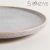PLATO PLAYO TOZEUR GRIS DOTS CON BORDE NATURAL 26 CM (SIM1518) en internet