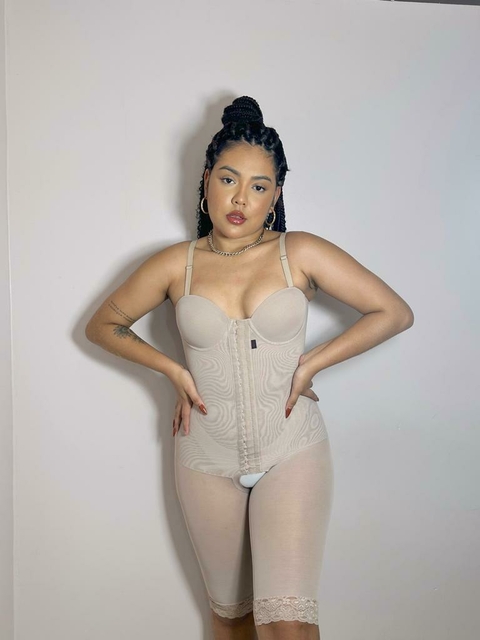 Cinta Modeladora em tela com pernas e bojo