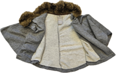 PONCHO CON MANGAS TAHARI - TALLE 4