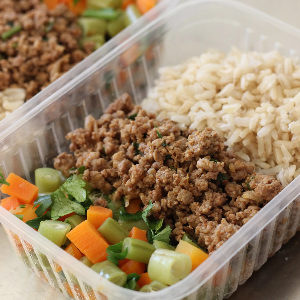 PF de carne moída com legumes e arroz integral