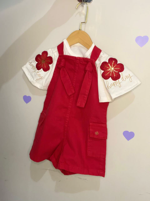 Conjunto Jardineira Vermelha em Brim + Blusa Algodão Bordada