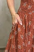 Vestido Longo Estampado Com Alças Ajustáveis e Bolsos Gabi Marrom - loja online