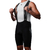 Homem vestindo bretelles de ciclismo Woom Supreme Masculino, coleção 2024, ajustando as alças.