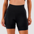 Short de corrida feminino de compressão Triway na cor preta, com detalhes e bolso.