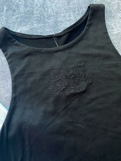 MUSCULOSA NEW YORK / L.A - tienda online