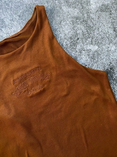 MUSCULOSA NEW YORK / L.A en internet