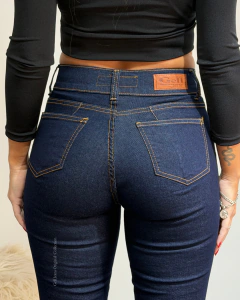 Clasico chupin Tiro MEDIO con pinza en centro de bolsillo (M100/BR3-202) - GELL JEANS ORIGINAL
