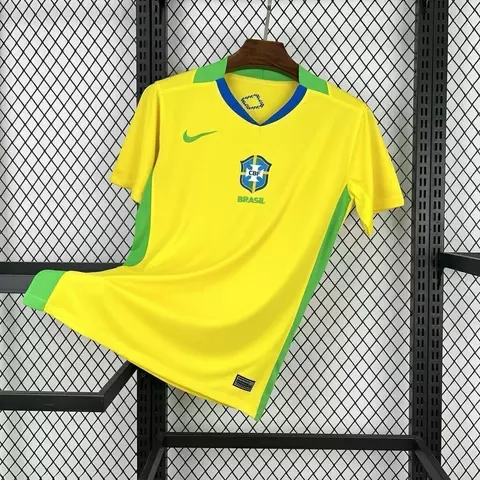 Camisa Seleção Brasileira I 25/26 - Torcedor Nike Masculina - Amarela com detalhes em verde - comprar online