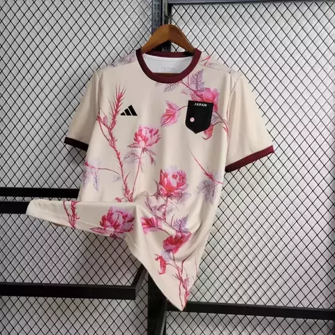 Camisa Japão Edição especial 24/25 - Torcedor Adidas Masculina - Bege com detalhes em vinho - comprar online