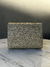 Clutch dorado brillante para fiestas y eventos elegantes