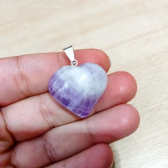 DIJE CORAZON DE AMATISTA CHEVRÓN