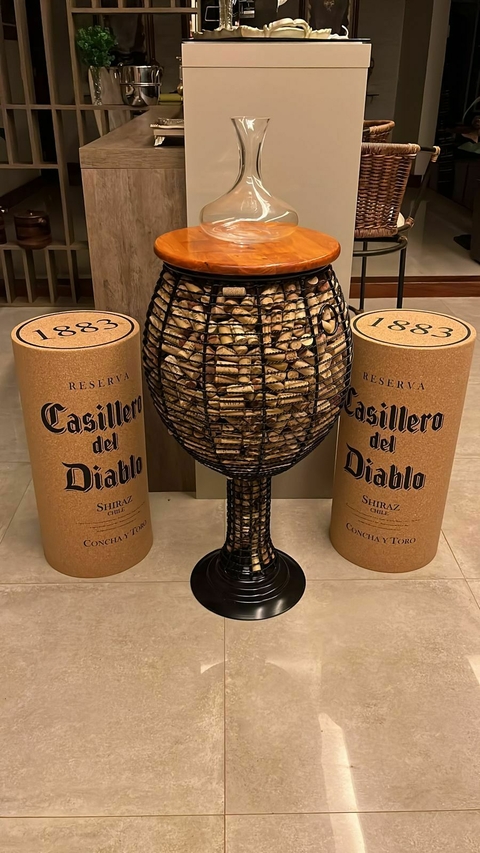 Mesa Taça Decoração Adega Petisco Vinho Porta Rolhas - comprar online