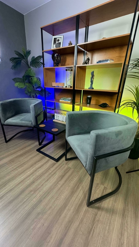 Poltrona Betina Luna Base Em Ferro - Varias Cores