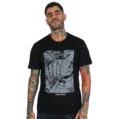 Camiseta Estampa Folhas