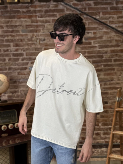 REMERA DETROIT BOXY SIGNATURE 1110