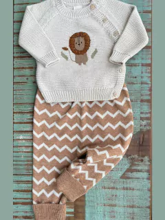 Blusinha Leão, feita com fio hipoalergênico e bordado manual. Conforto e estilo para seu bebê. Junte-se à Natu bebê e vista com amor!  
Fica lindinha com as calças da Natu bebê!