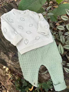 Blusinha Folhas Natu produzida com fio hipoalergênico, com toque macio, proporcionando muito conforto para os pequenos.  Vista com qualidade!