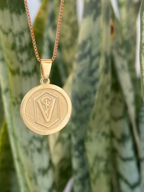 COLAR COM MEDALINHA DE PROFISSÃO