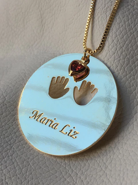 Mandala Personalizada com Mãos Vazadas