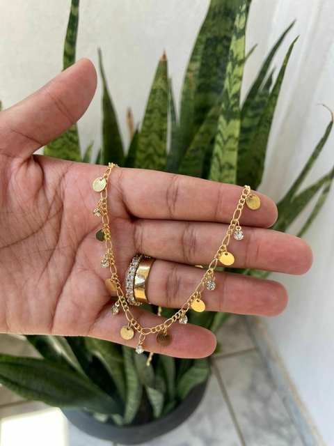 Choker de Medalhas com Pedras Banhado a Ouro