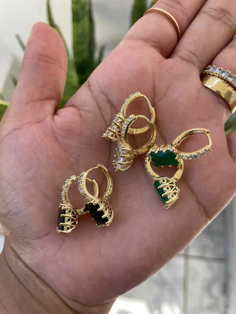 Brinco de Argolinha Cravejada com Pedra Quadrada