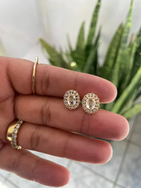 Brinco Oval Crystal Cravejado com Pedras