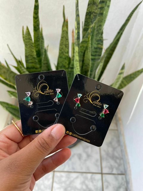 Brinco Ear Cuff de Corações Coloridos