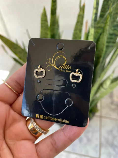 Brinco Pequeno de Maçã Cravejada