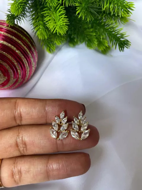 Brinco de Navete de 7 Folhas