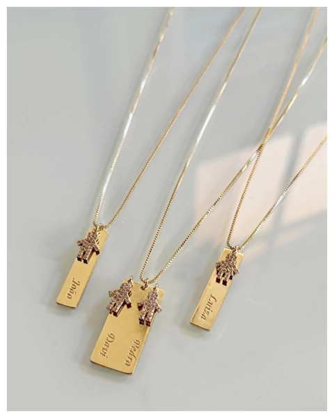 Colar de chapa com 2 Bonecos