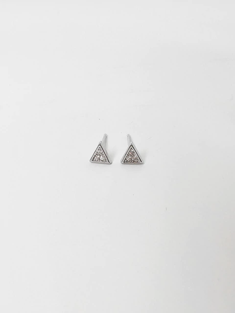 Brinco Mini Maya Triângulo Cravejado Banho Ródio Branco - comprar online
