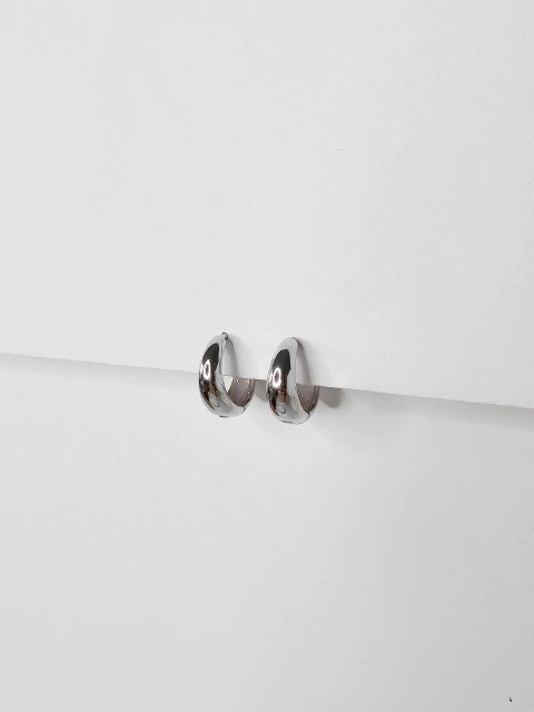 Argola Elis Lisa M Banho Ródio Branco - comprar online