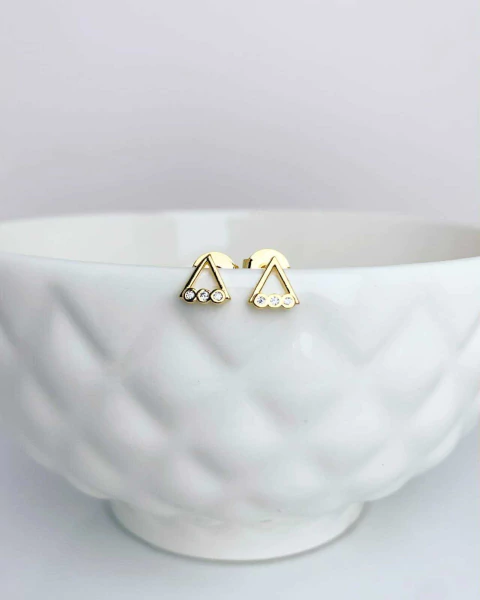 Brinco Fixo Triângulo Base Cravejado P