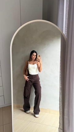 Calça cargo Marrom na internet