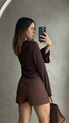 Blusa Leona na internet