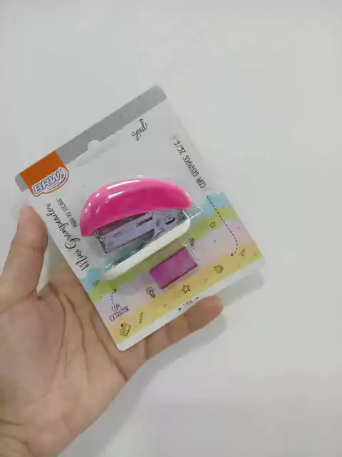 Mini abrochadora con broches de color-brw-rosa