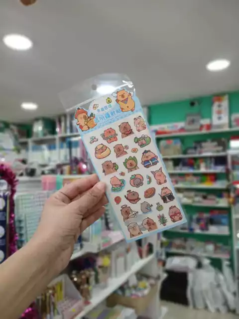 Stickers de capybara-holograficos-pañuelito