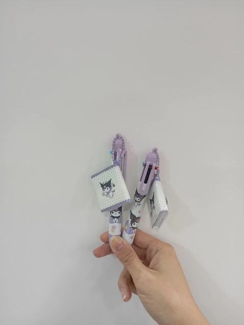 Lapicera retráctil Kuromi multicolor con librito