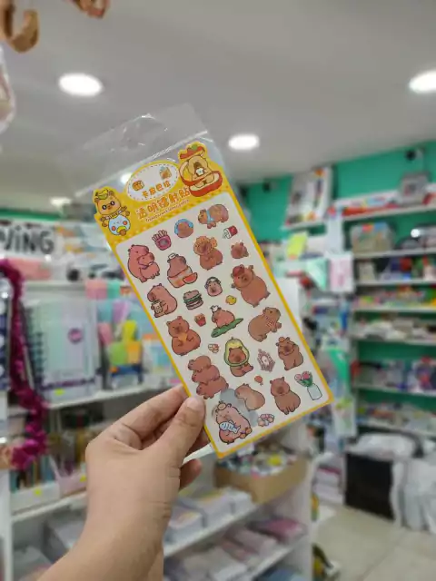 Stickers de capybara-holograficos-moto