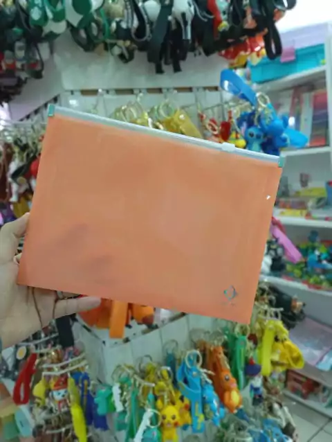 Sobre A5 con cierre-naranja pastel