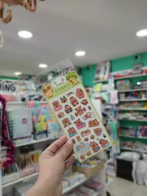 Stickers de capybara-holograficos-paraguas