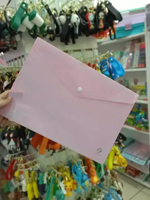 sobre A4 con boton-rosa