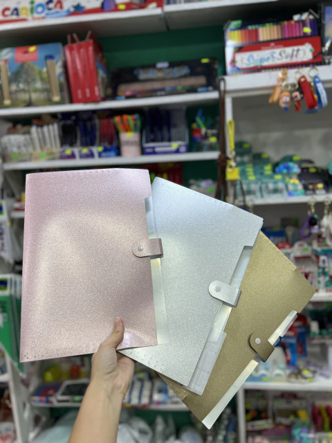 Carpeta A4 con 5 divisiones con botón glitter - Polibras - buy online