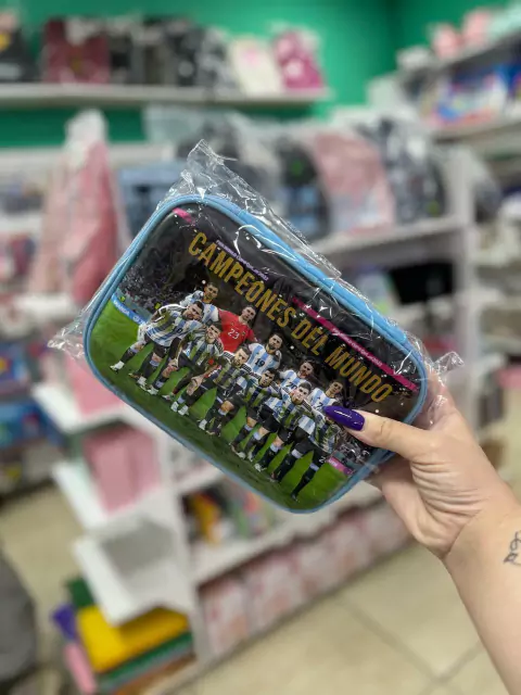 Cartuchera Campeones del Mundo - Mooving
