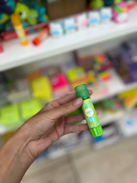 Pegamento en Barra con Aromas y Glitter