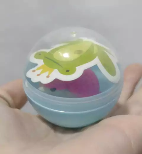 Pelota Sorpresa goma de borrar- celeste pastel