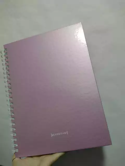 Cuaderno A4 Rosa Metalizado - Be Positive